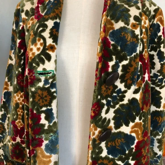SOLD Vintage 1960s Velour Floral Gorgeous Coat - Picture 10 of 12